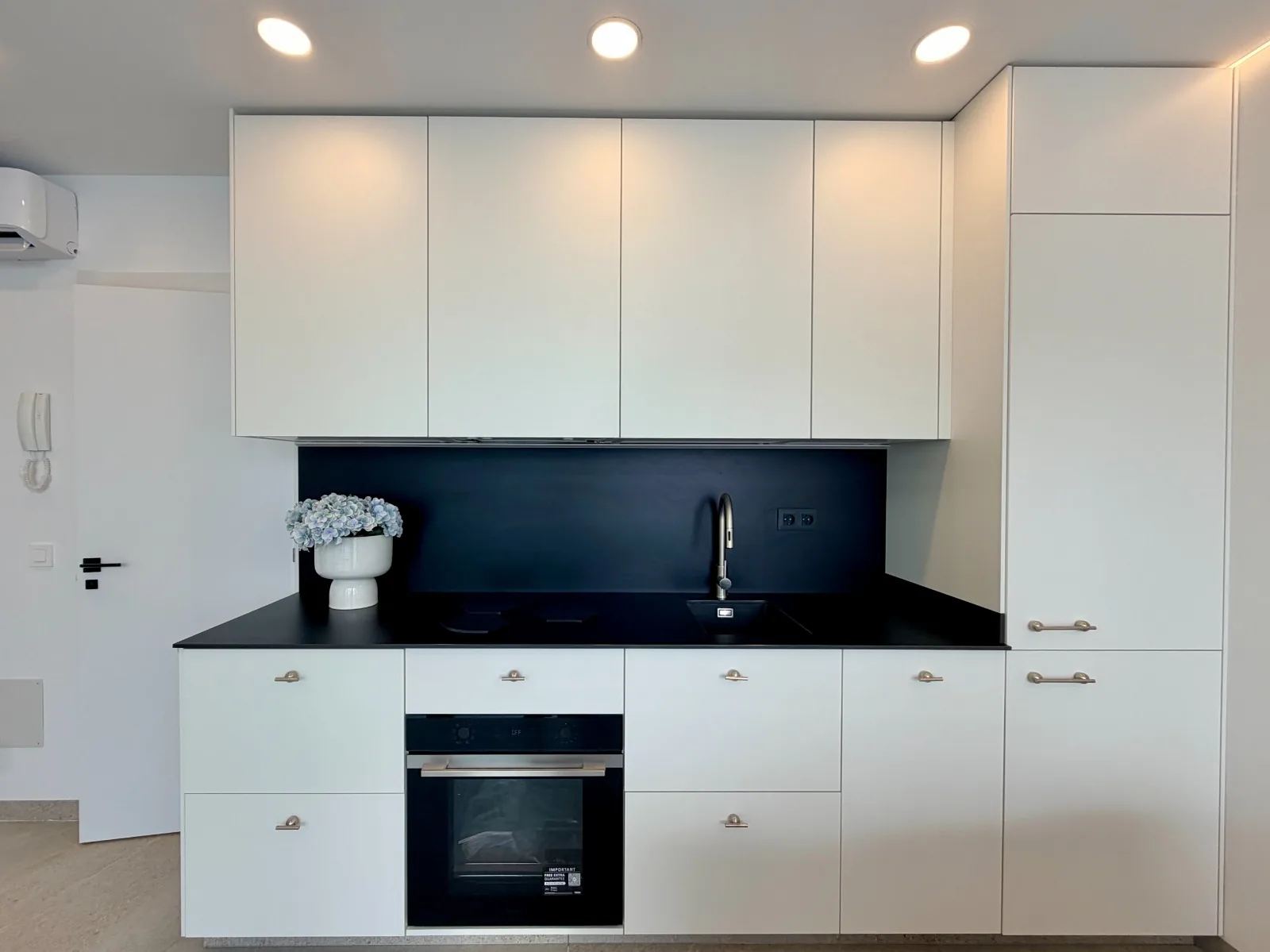 AP. 3   Nowoczesny apartament z przestronnym tarasem w Los Abrigos na Teneryfie, 3- pokojowy na Teneryfie — zdjęcie 13 z 43