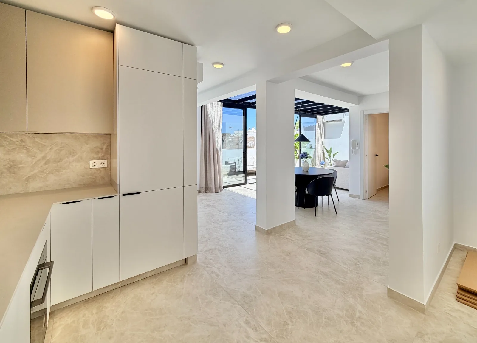 AP. 7  Apartament na sprzedaż w Los Abrigos z tarasem panoramicznym 360° na Teneryfie — zdjęcie 8 z 47