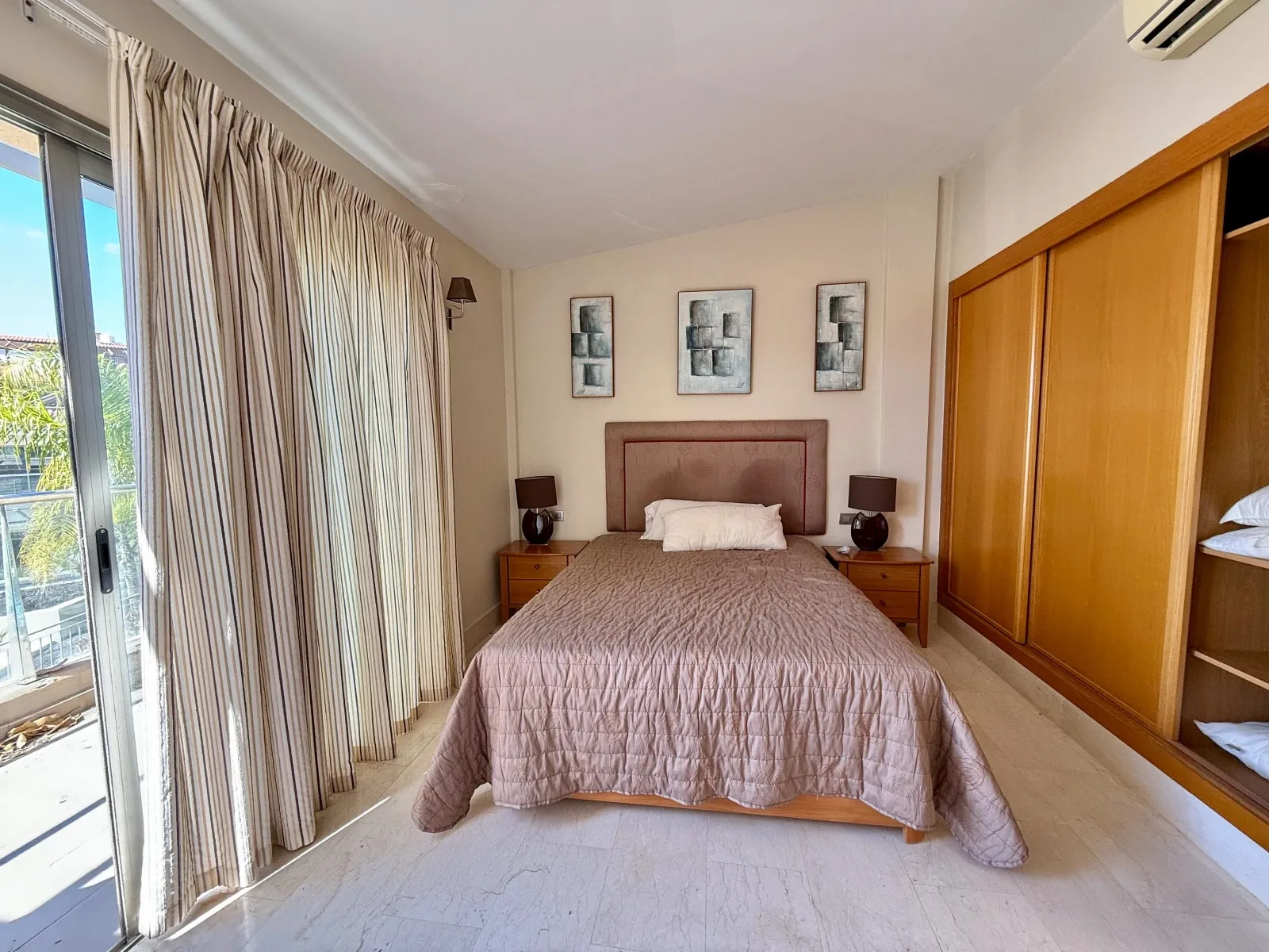 Przestronny dwupoziomowy apartament 135 m² z ogrodem, tarasem i basenem – Amarilla Golf, Teneryfa na Teneryfie