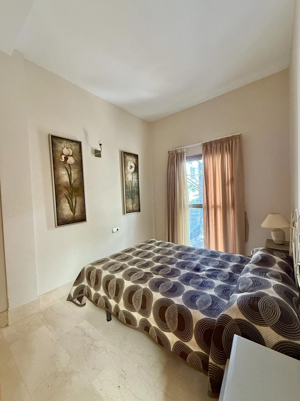 Przestronny dwupoziomowy apartament 135 m² z ogrodem, tarasem i basenem – Amarilla Golf, Teneryfa na Teneryfie