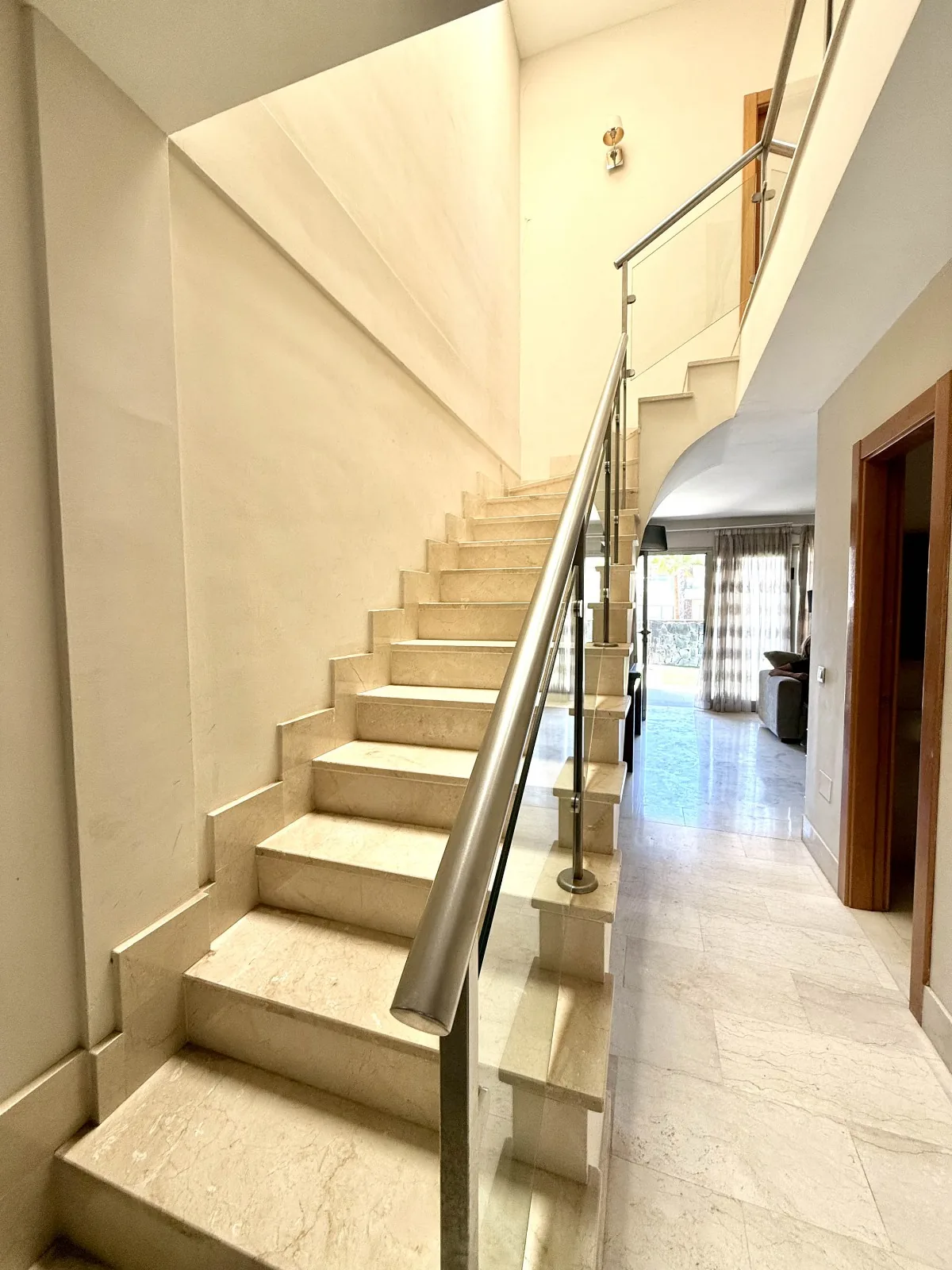 Przestronny dwupoziomowy apartament 135 m² z ogrodem, tarasem i basenem – Amarilla Golf, Teneryfa na Teneryfie