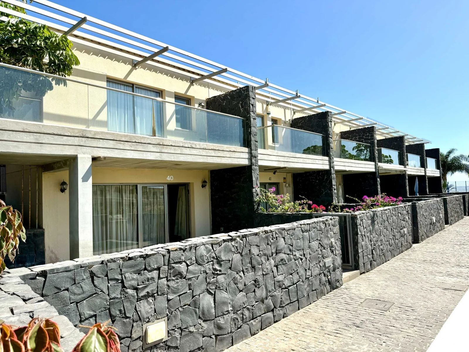 Przestronny dwupoziomowy apartament 135 m² z ogrodem, tarasem i basenem – Amarilla Golf, Teneryfa na Teneryfie